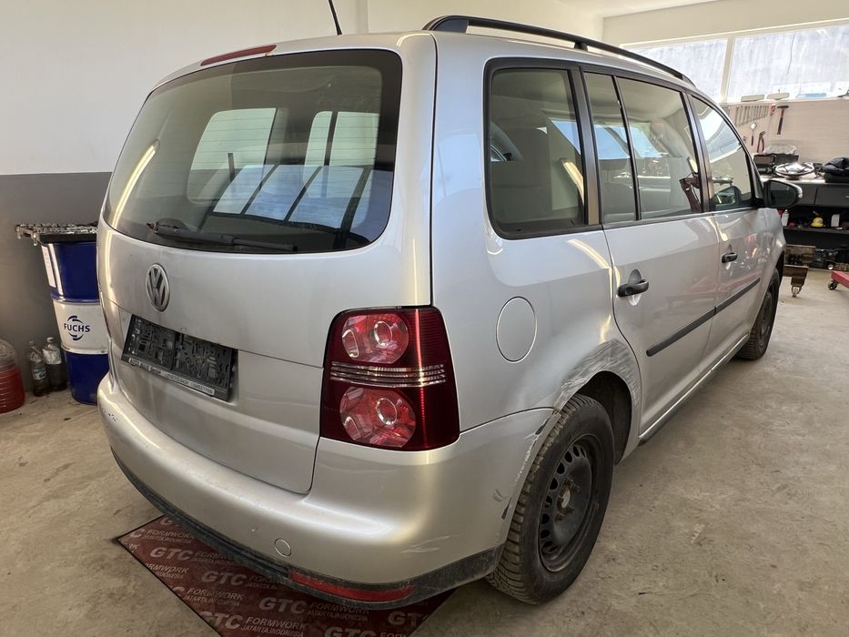 VW Touran 2010г 1.9TDi BLS 6ск
