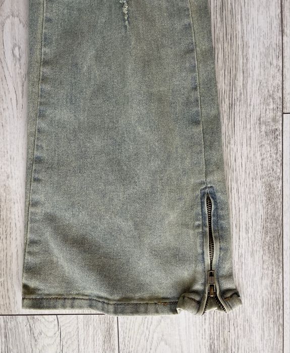 Blugi bărbătești stil streetwear – model slim fit cu detalii edgy