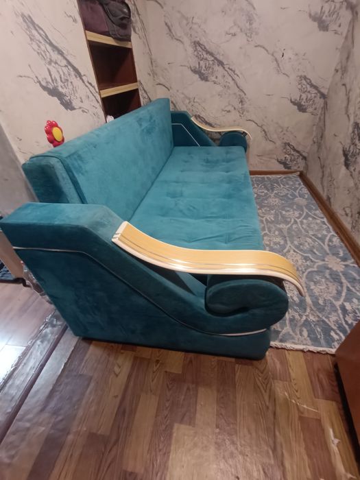 Диван.          .