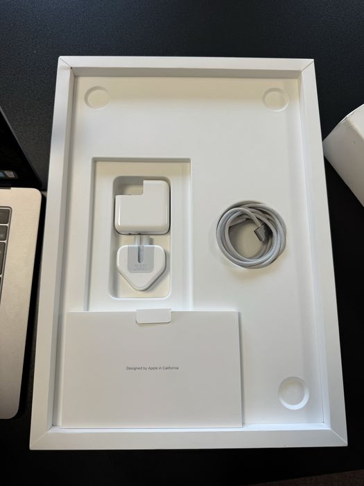 MacBook Air 15 -inch  / M3  / 8 Gb RAM / 256 gb / Space Gray / Nou |