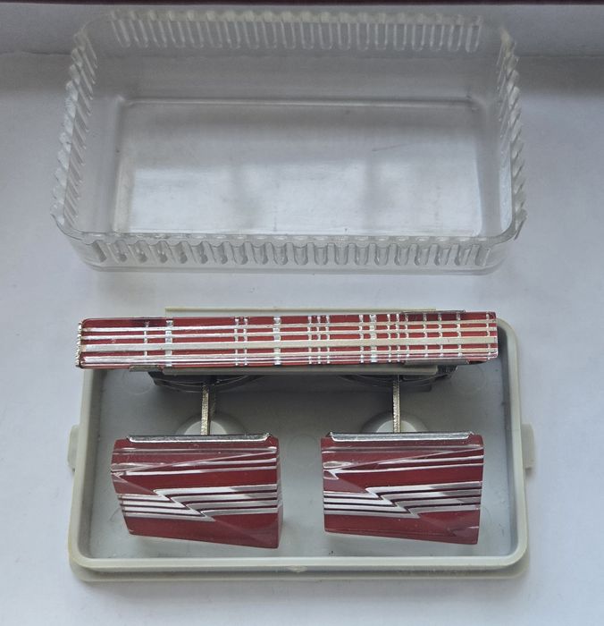 Стильные запонки и зажим для галстука