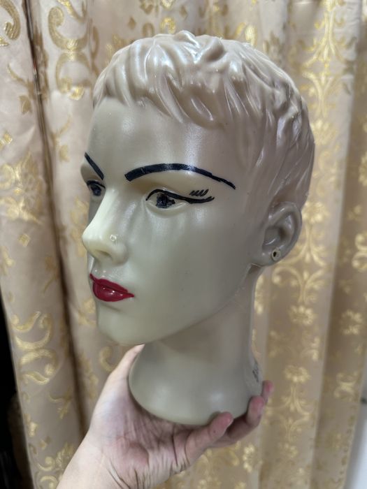 Шапкамен тюрбан сатыуга арналган манекен