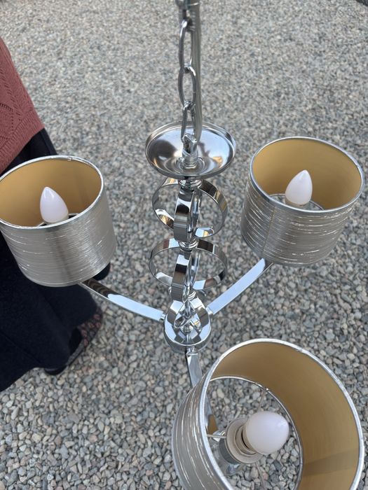 Продаю люстру.