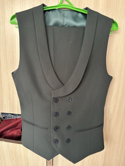 Костюм  темно-зеленый