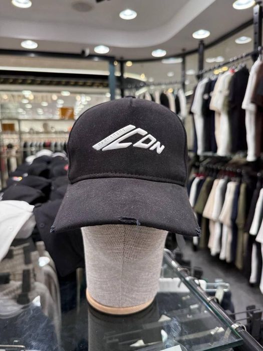 Шапки с козирка различни модели Dsquared