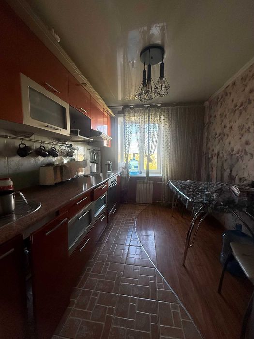 Продам 4-ком. квартиру в 19 микрорайоне.