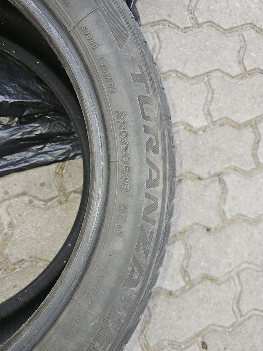 Продавам летни гуми Bridgestone 225/50r18