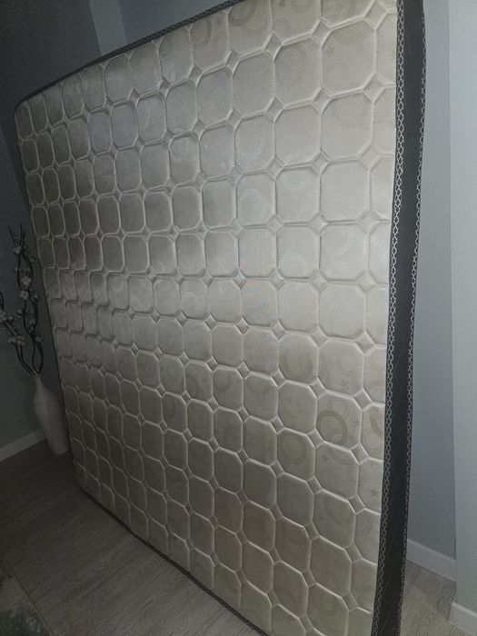 Продам матрас б/у 180×200