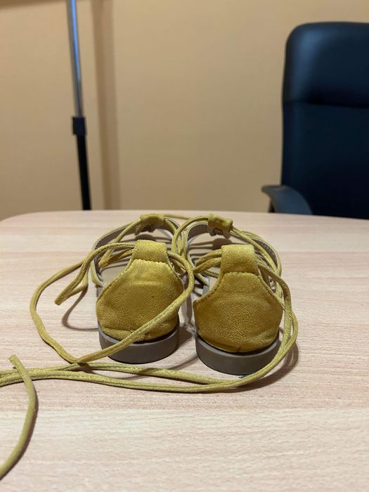 Велурени сандали с връзки MTNG