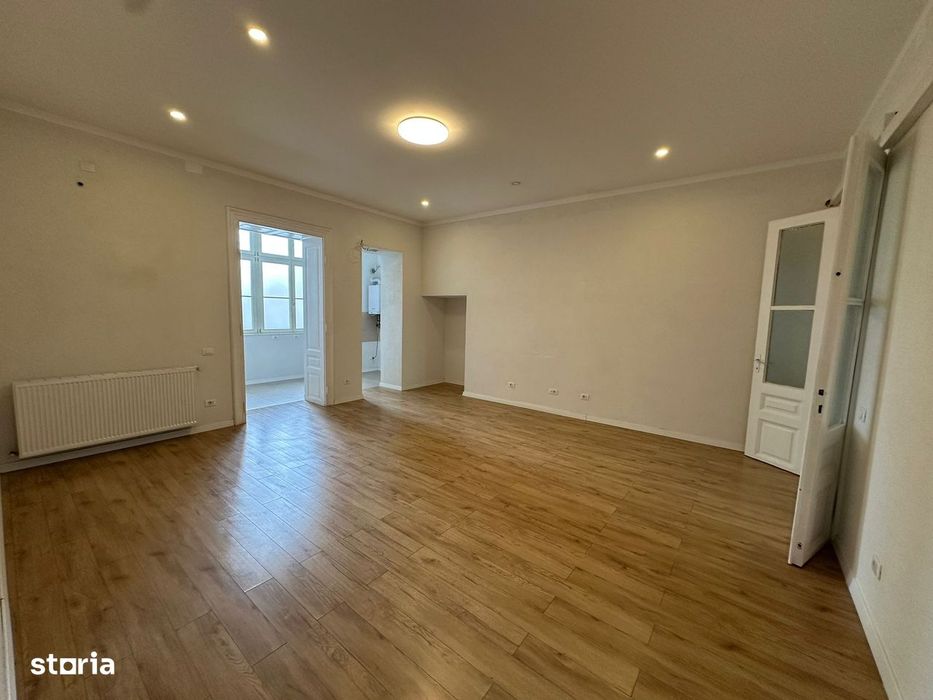Apartament spațios cu 4 camere, centrul Aradului nemobilat -SPATIU