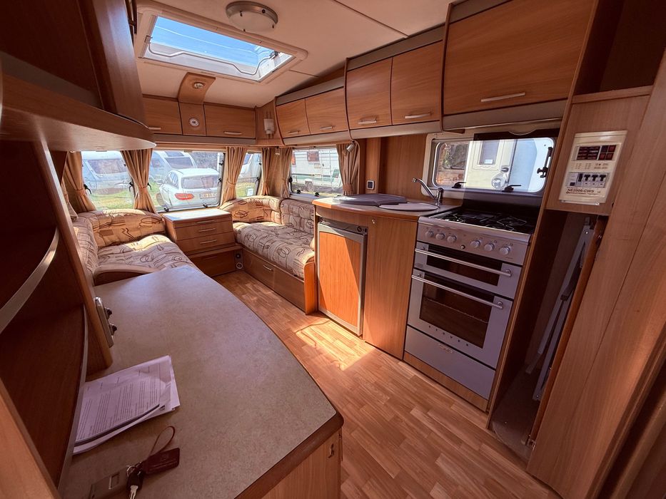 Rulota Swift Challenger 2006 Neinmatriculata Cabina dus geamuri incastrate Off Camping Boiler gaz