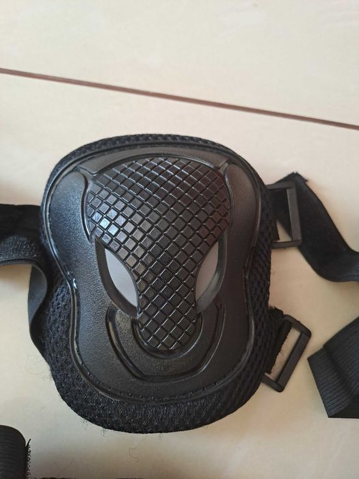 Наколенки, налакътници и протектори за дланите