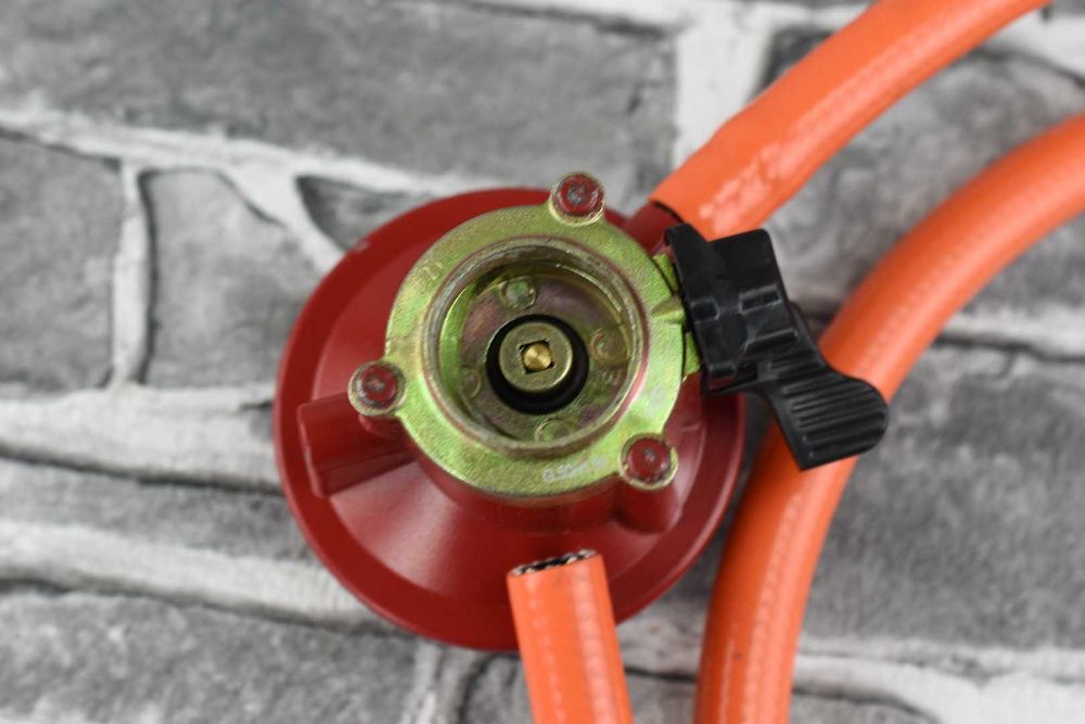 Нов пропан газ и маркуч за фурна барбекю UK Gas regulator V80 37mbar hose 8mm set