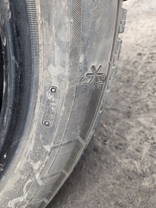 Продаю зимние шины 215/55 р17