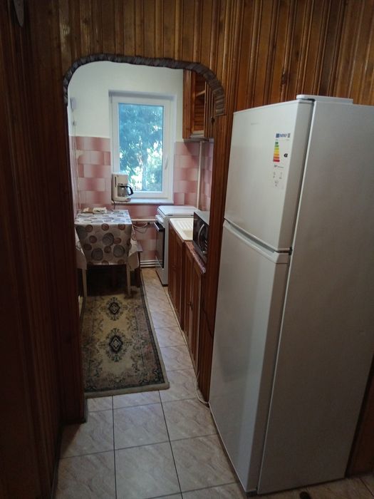 Închiriez apartament cu doua camere