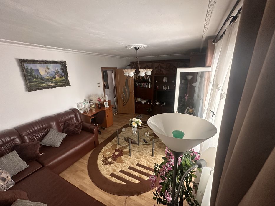 Vand apartament doua camere decomandat centrala