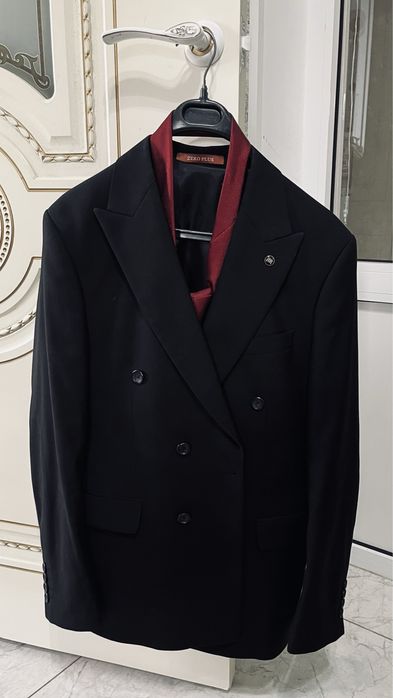 Костюм мужской тройка