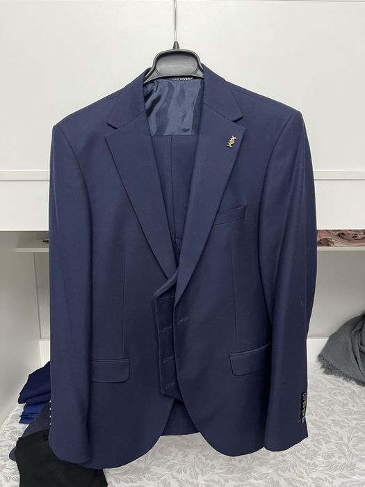 Мужские костюмы