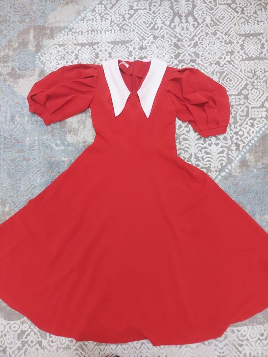 Красивое красное платье