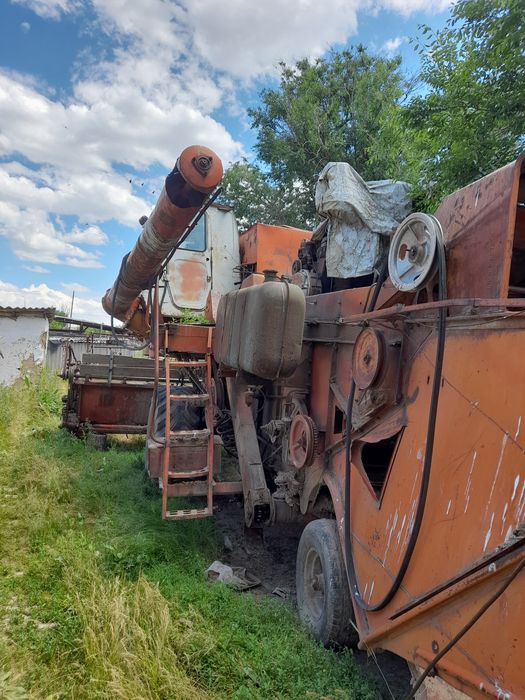 Продам Комбайн Нива