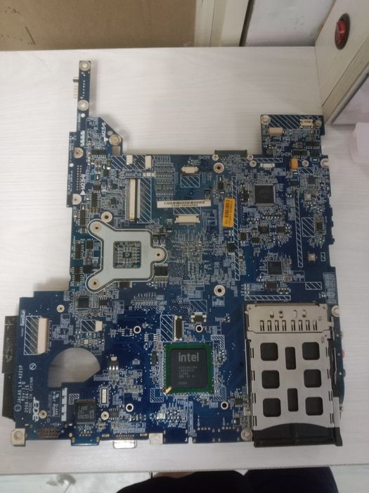 Материнская плата от ноутбука acer TravelMate 4330,рабочая,1 gb операт
