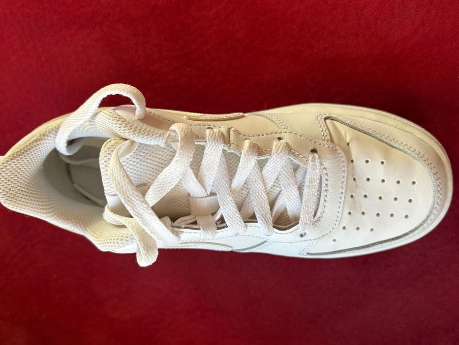 Бели маратонки Nike