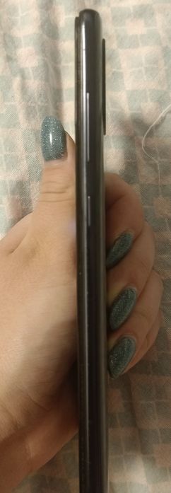 Продам телефон Самсунг А51