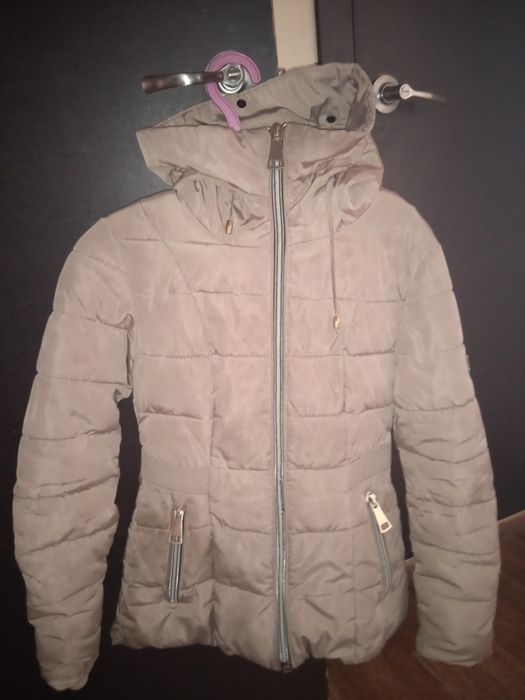 Продам зимние куртки на девочку 12-14 лет