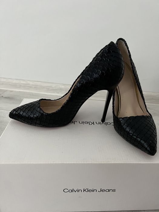 Обувки на ток стилето