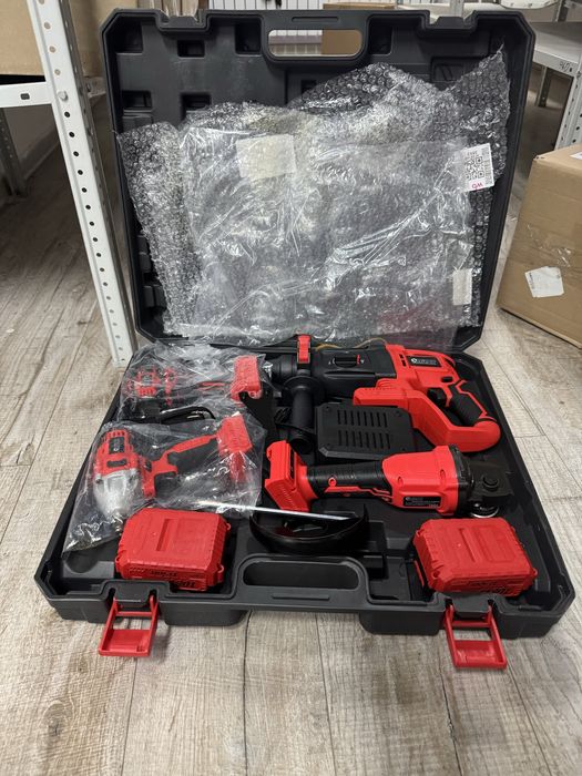 Продаю набор аккумуляторных инструментов