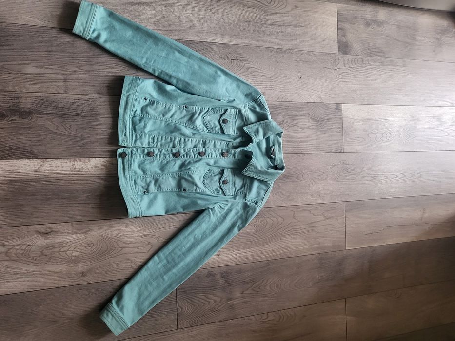 Vand geaca numarul s