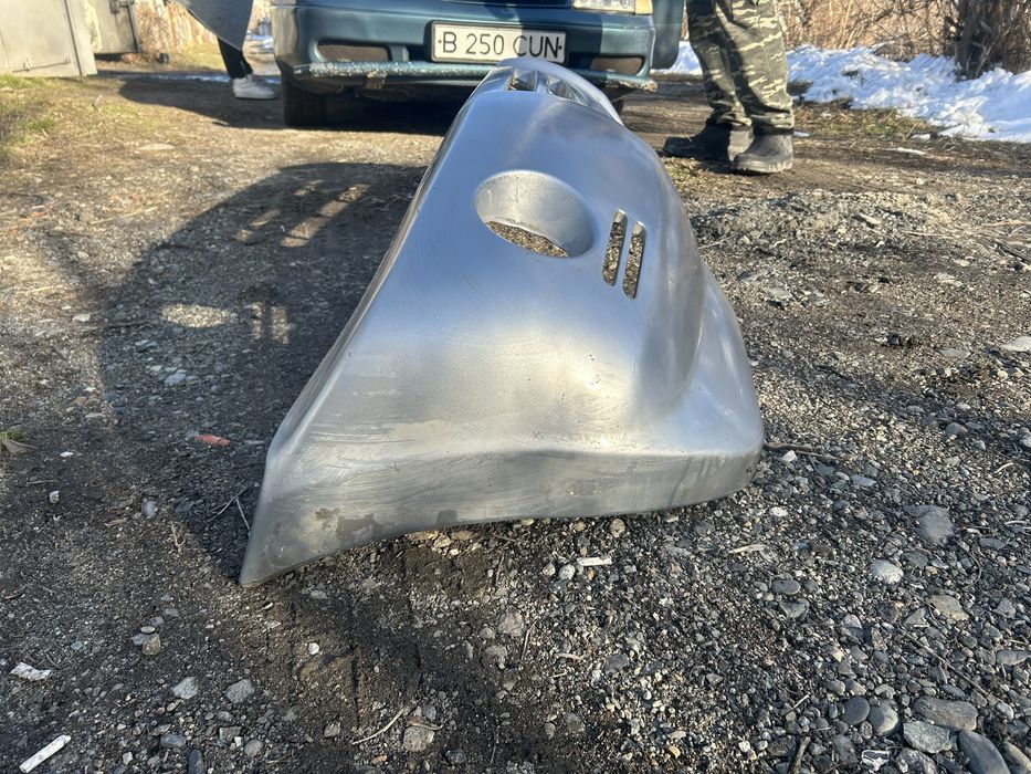 Передний бампер