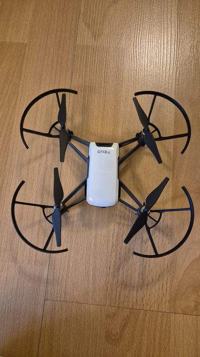 Dronă Dji Tello- foarte puțin folosită, stare foarte bună