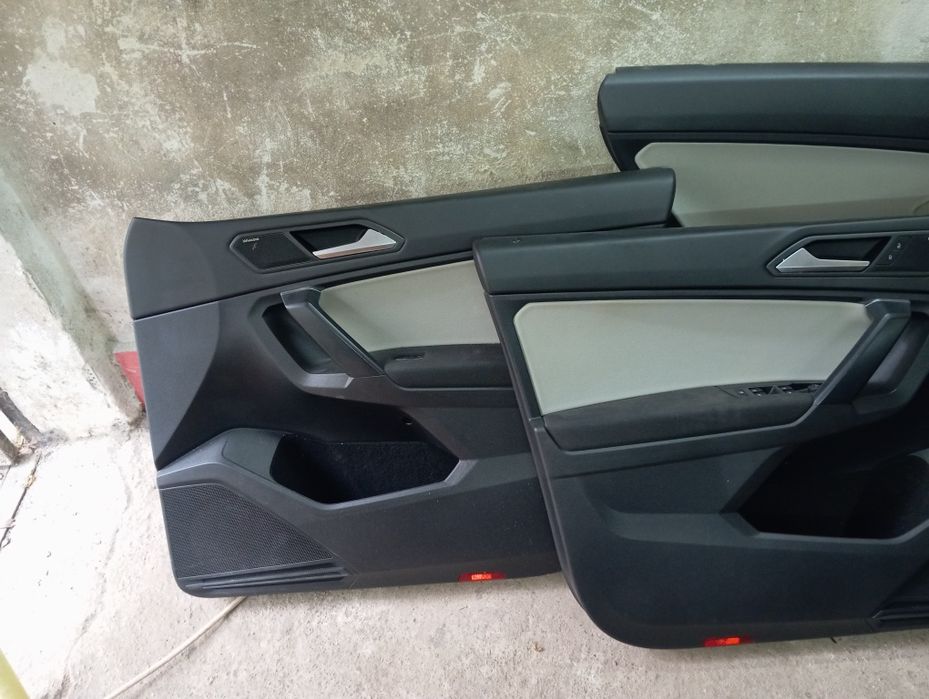 VW Tiguan Allspace салон, седалки и кори за врати 7 местен