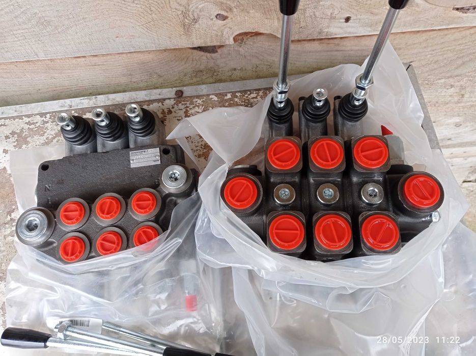 Хидравлични разпределители и помпи