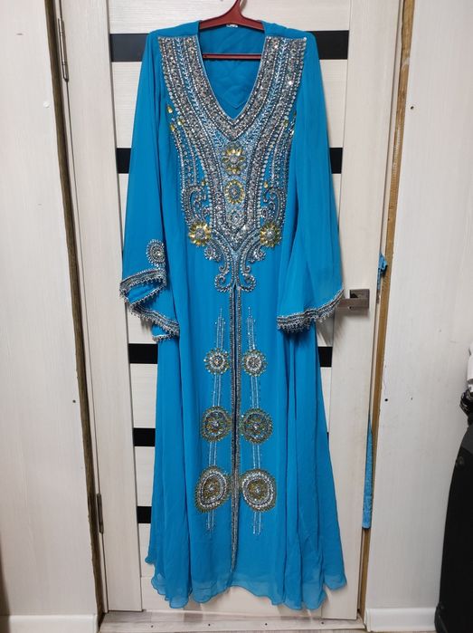 Платье вечерниее