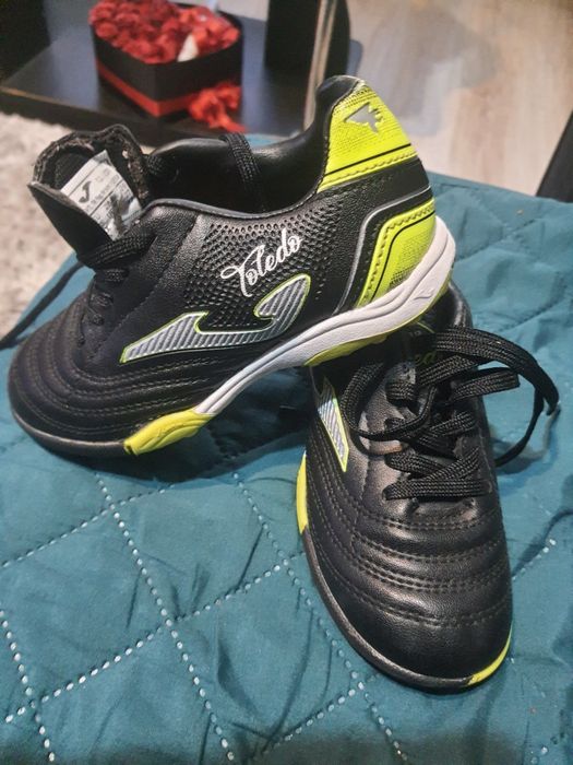 Crampoane baieti mărimea 28