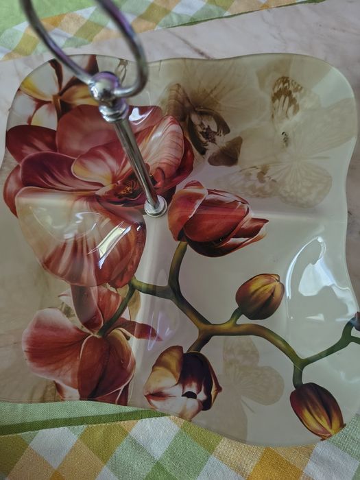 Красива и чисто нова