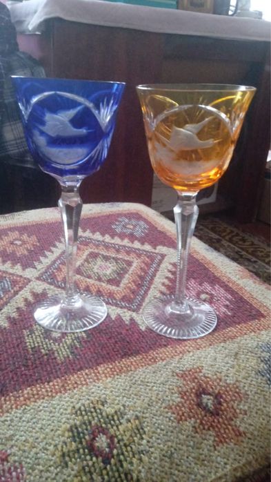 статуэтки фарфоровые и бокалы