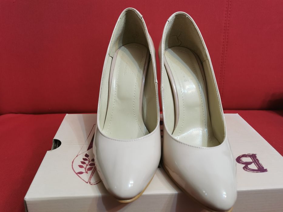 Pantof cu toc crem din piele