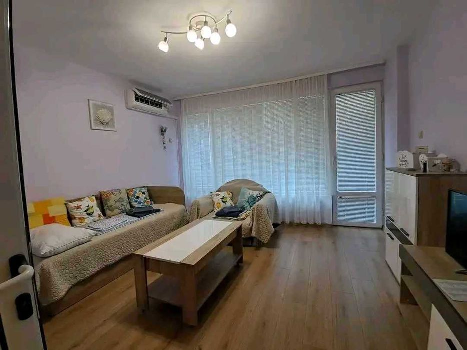 Дава се под наем Двустаен апартамент в Бургас, Лазур - 65 кв.м за 402.9 € - Снимка #2