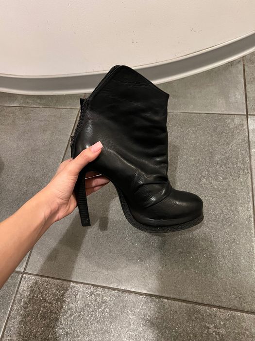 Обувки с ток - Vic Matie