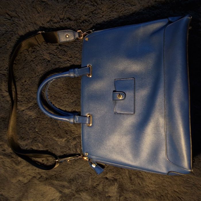 Geanta albastra elegata