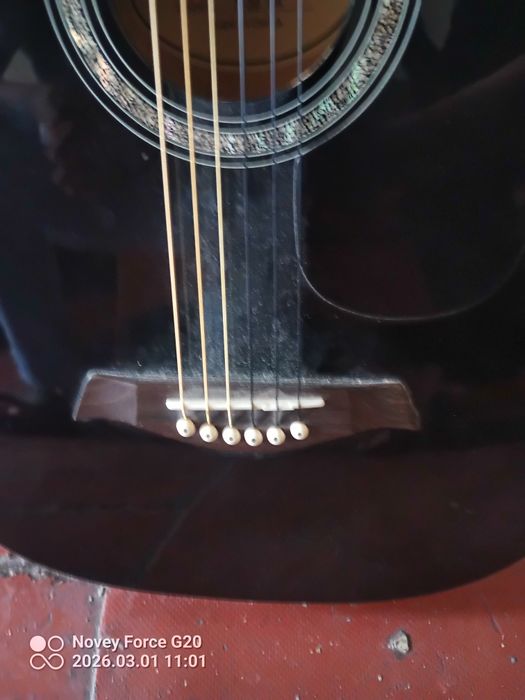 Veston gitara qora rangli aybi yoq ideal garantya bor