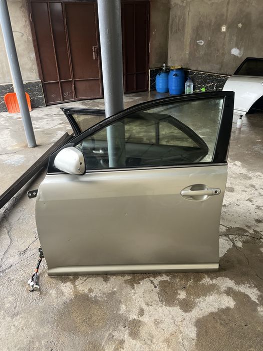 Тайота авенсис!!