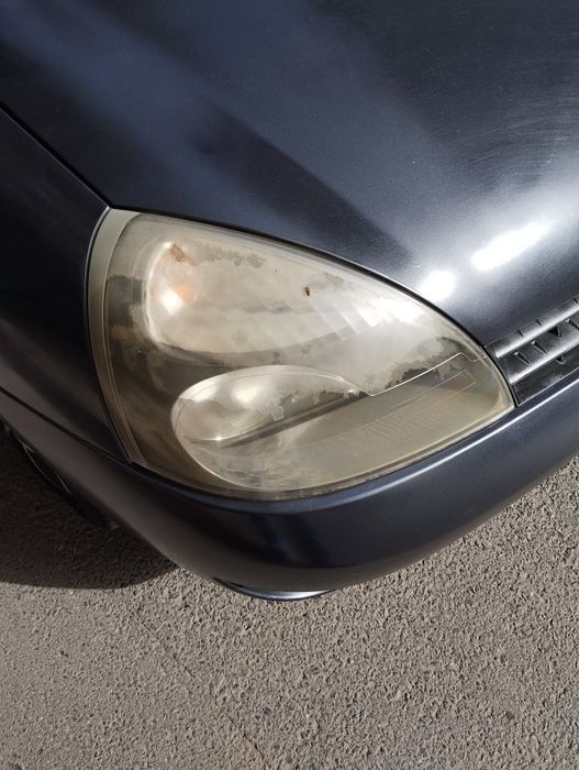 Vând faruri de Renault Clio Symbol an 2007