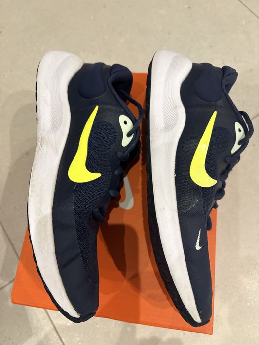 Спортни обувки Nike и Adidas