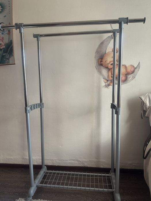 Металическая вешалка