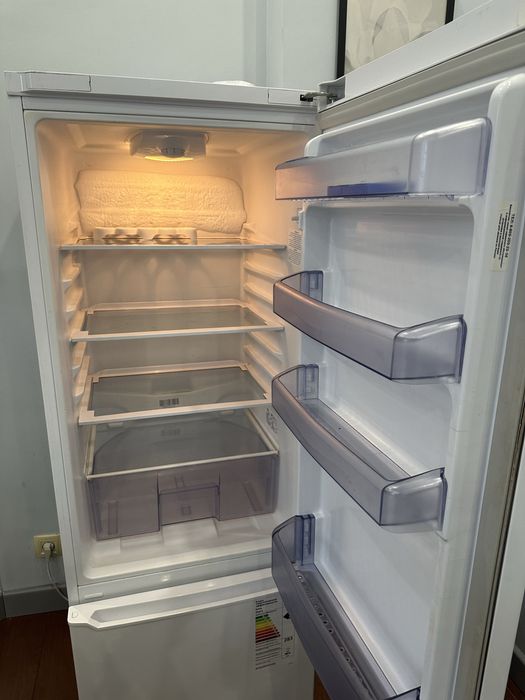 Холодильник с морозилкой