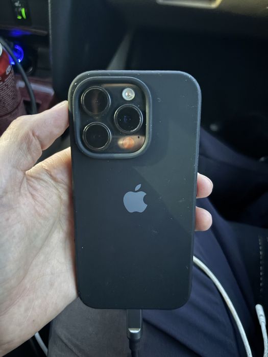 Продам iphone 15 pro все работает без ремонта